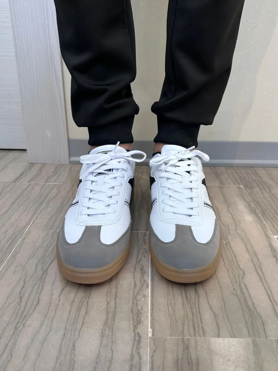 SNEAKERS UOMO AMERICANINO BIANCHE CON DETTAGLI NERI E GRIGI - SUOLA BEIGE IN GOMMA - immagine 4