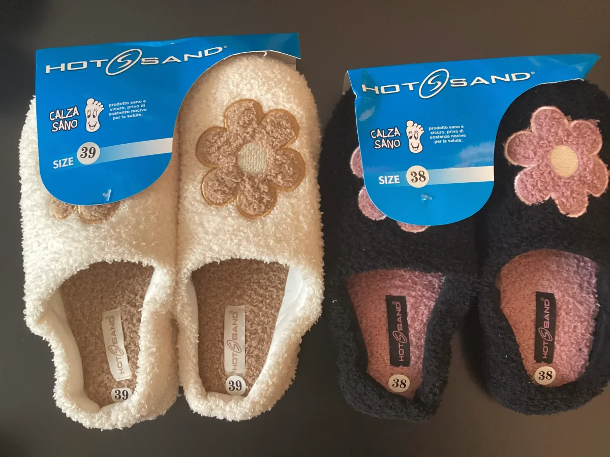 PANTOFOLE DA CASA BEIGE O NERA CON FIORE - immagine 2