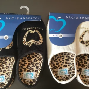 PANTOFOLE DA CASA NERA O BIANCA LEOPARDATA