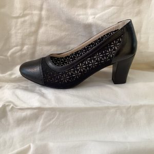 DÉCOLLETÉ NERA TRAFORATA COMODA