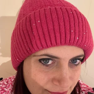 CAPPELLO FUCSIA CON PON PON