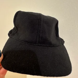 CAPPELLO NERO IN PILE