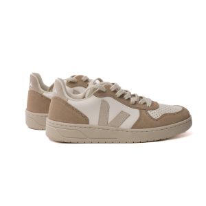 Veja V-10 leather white sabbia